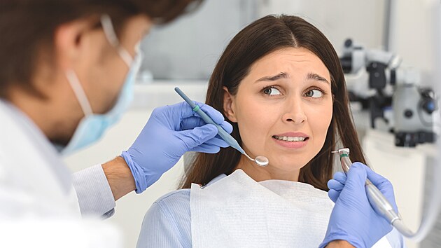 žena u zubaře